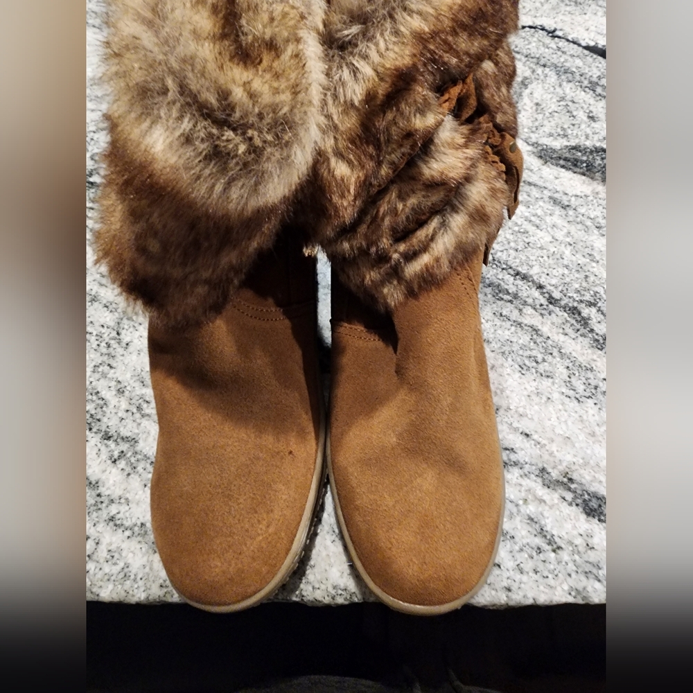 Minnetonka boots brand new never worn